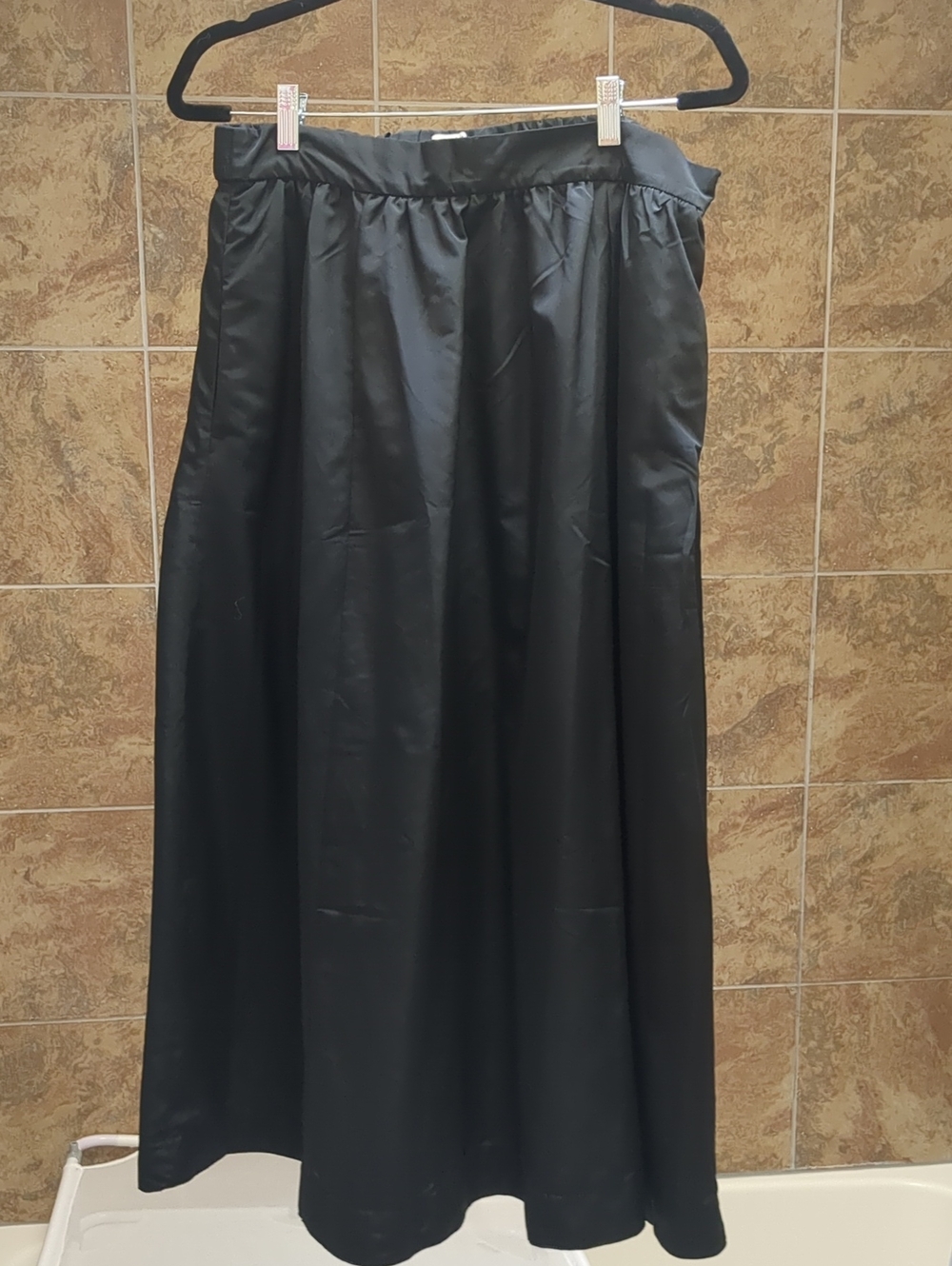 NWOT High-Waisted Black Taffeta Midi Skirt